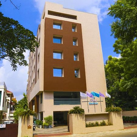 Hotel The Park Residency Ahmedabad Esterno foto