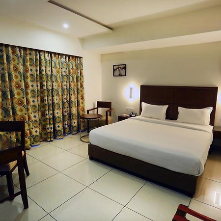 Hotel The Park Residency Ahmedabad Esterno foto