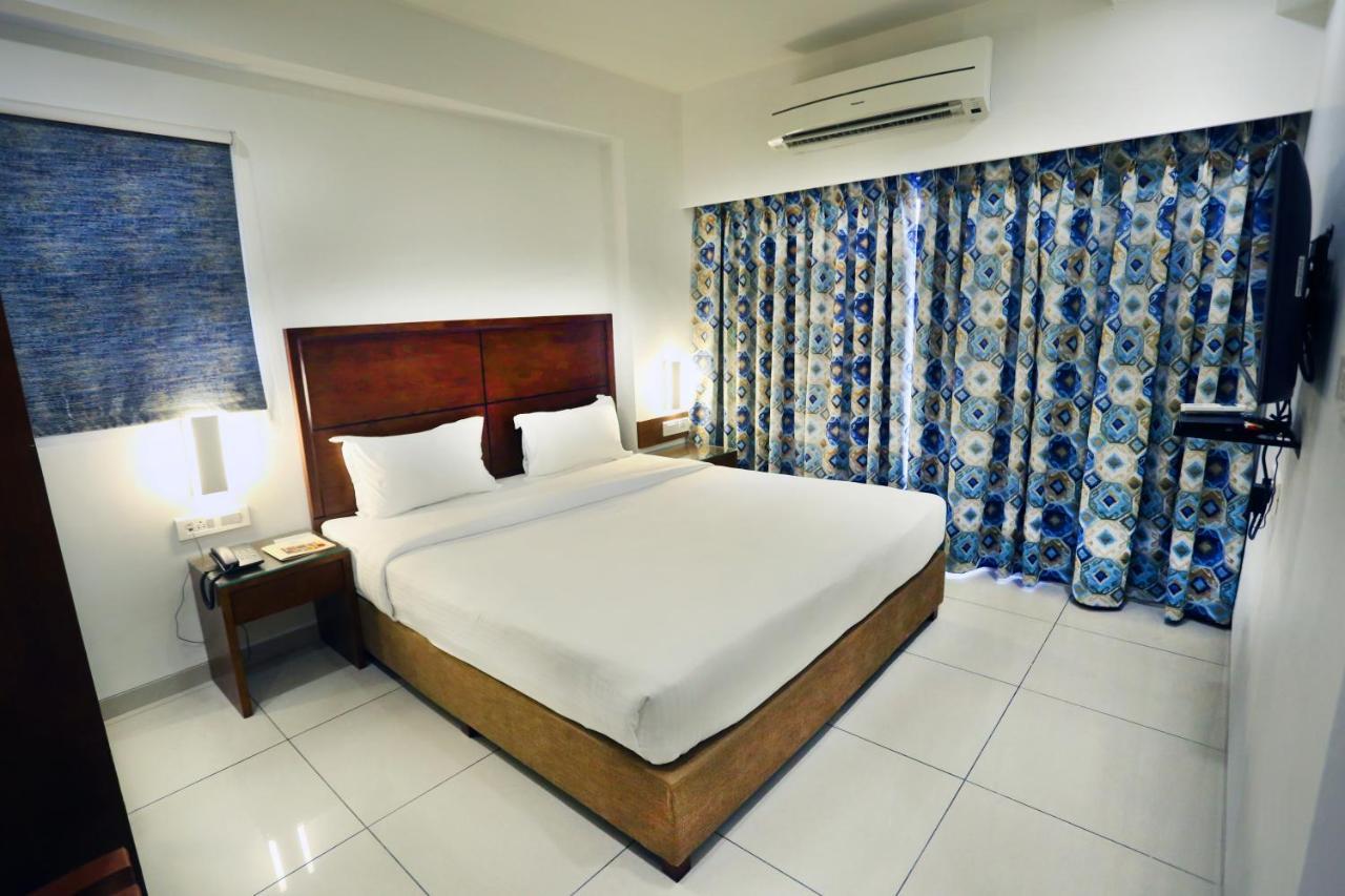 Hotel The Park Residency Ahmedabad Esterno foto