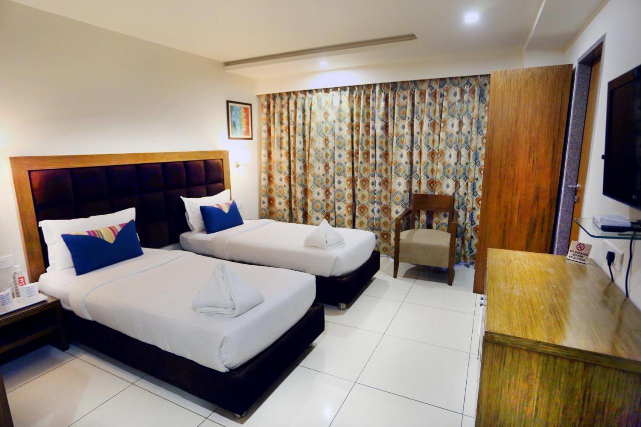 Hotel The Park Residency Ahmedabad Esterno foto