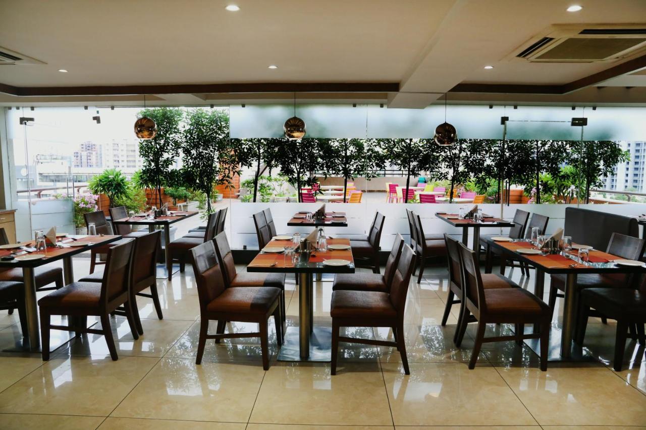 Hotel The Park Residency Ahmedabad Esterno foto
