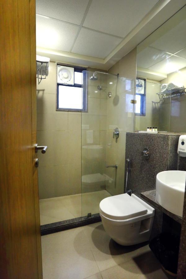 Hotel The Park Residency Ahmedabad Esterno foto