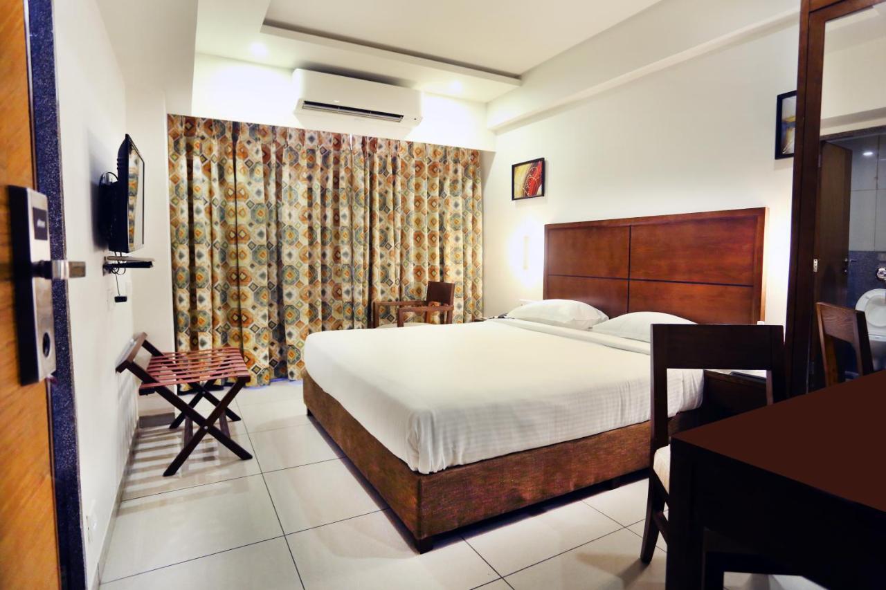 Hotel The Park Residency Ahmedabad Esterno foto