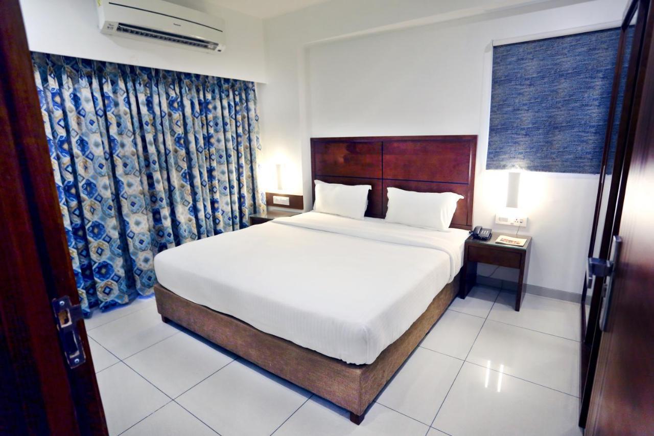 Hotel The Park Residency Ahmedabad Esterno foto