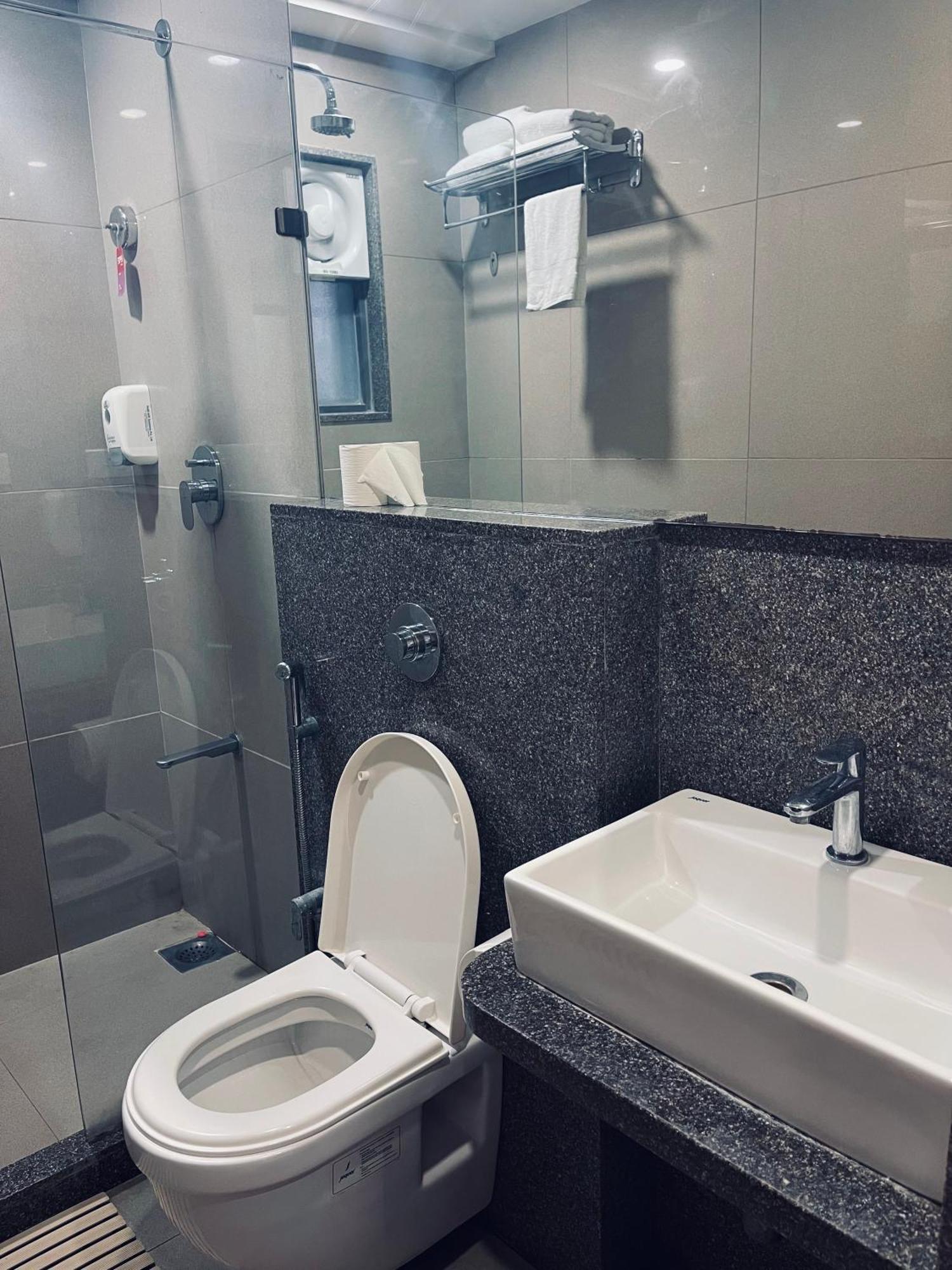 Hotel The Park Residency Ahmedabad Esterno foto